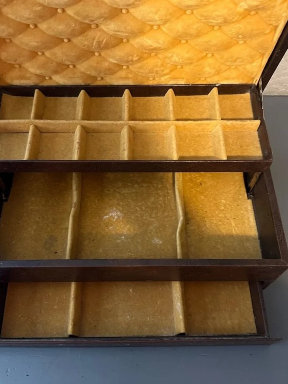 Vintage Brown Jewelry Organizer with Gold Velvet Lining - Picture 4 of 5
